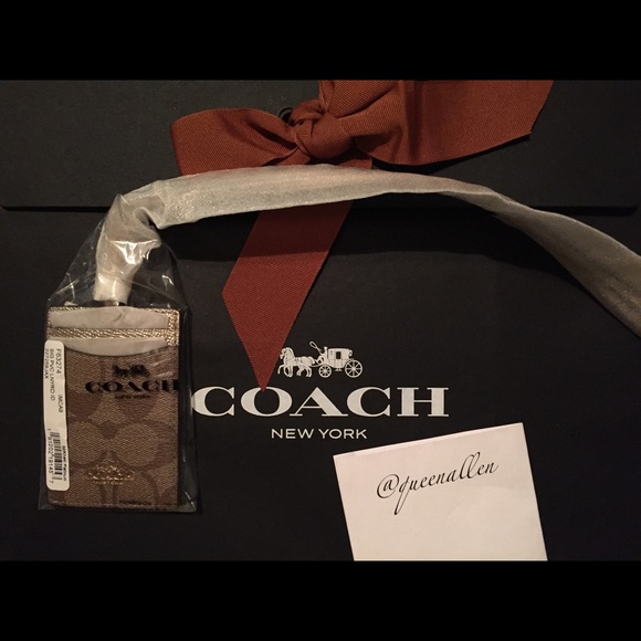 🎈1 LEFT🎈 🍯Coach Lanyard ID- Khaki/Platinum🍯 - Picture 5 of 7