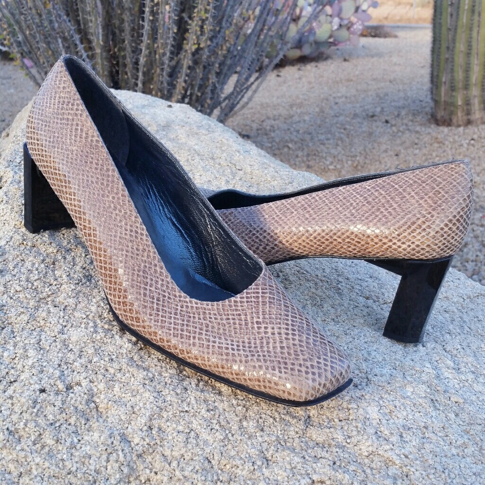 ๐ StuArt WeiTzMan SnAkE SkiN beAuTiful hEelS - Picture 1 of 9