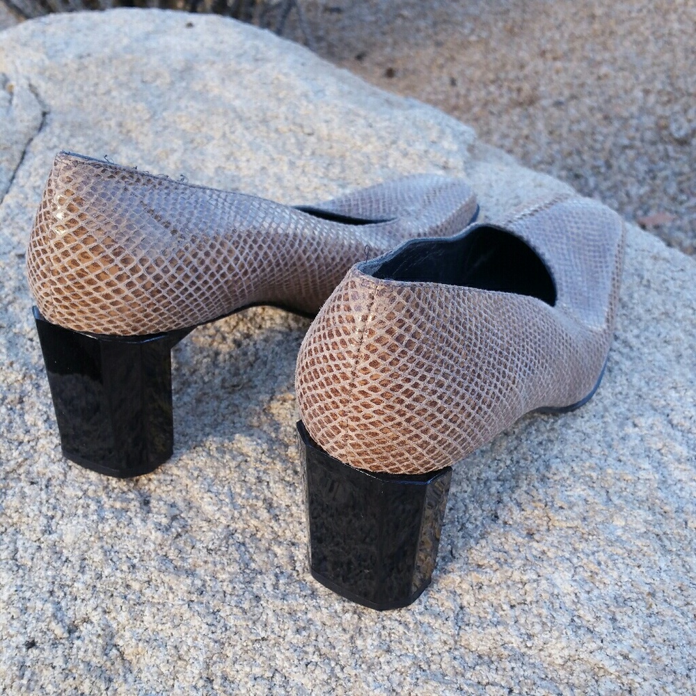 ๐ StuArt WeiTzMan SnAkE SkiN beAuTiful hEelS - Picture 4 of 9
