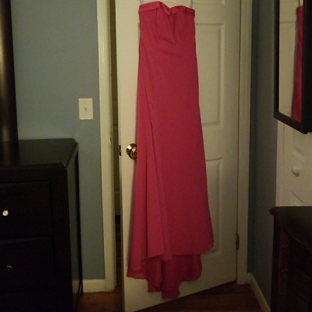 Bridesmaid/prom dress fushia strapless with train