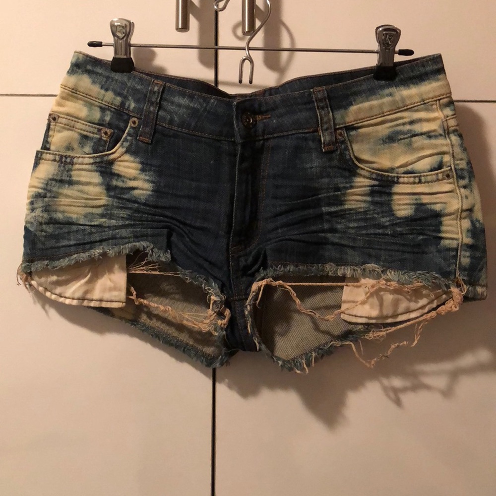 Super cute cutoffs with bleach detail!