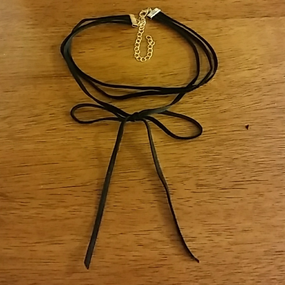 NWOT-Black Velvet Bow Choker
