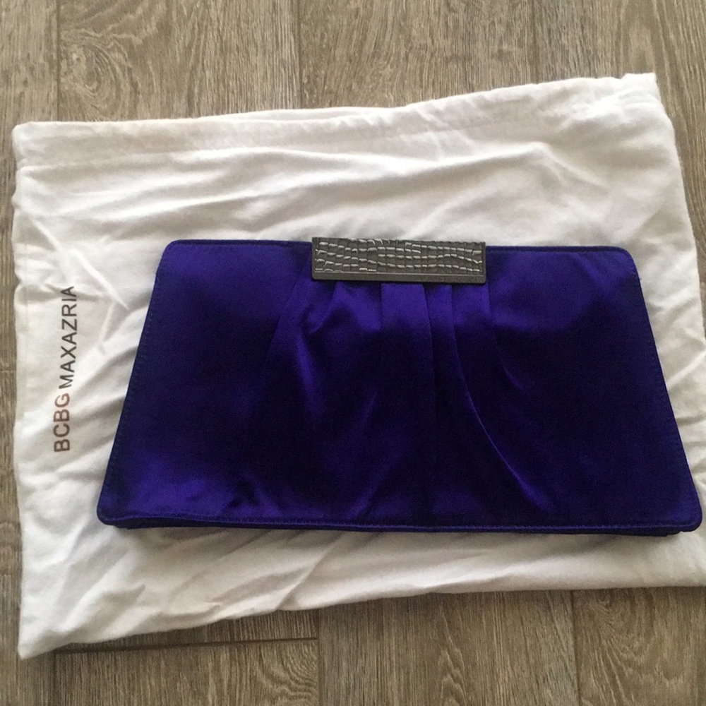 BCBG clutch