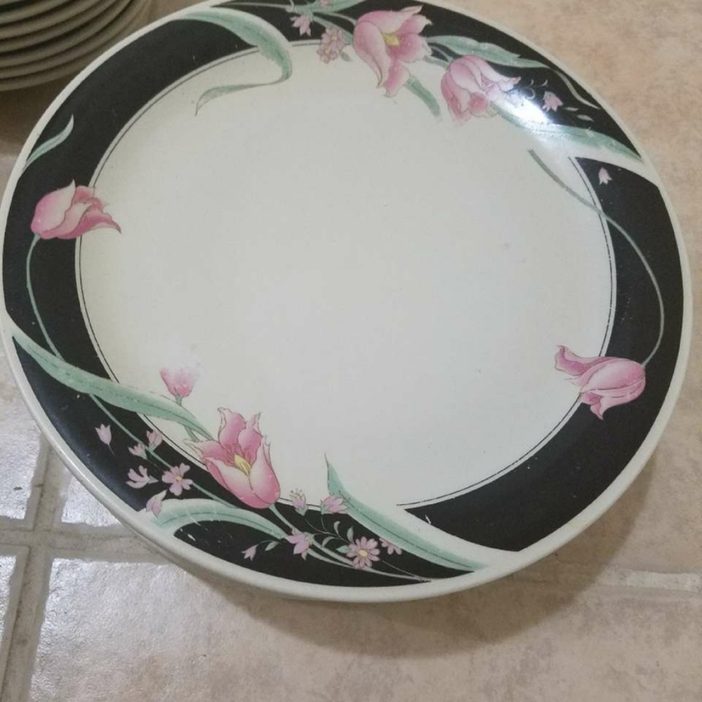 BREAKFAST< LUNCH & DINNER CROCKERY TOTAL SET NEW!! - Picture 5 of 7