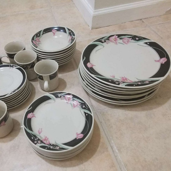 BREAKFAST< LUNCH & DINNER CROCKERY TOTAL SET NEW!! - Picture 2 of 7