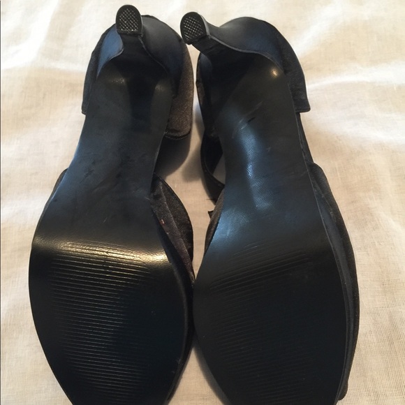 SEXY RUFFLED BLACK HEELS - Picture 3 of 3