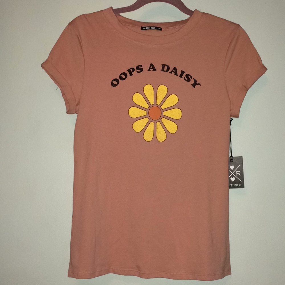 CUTE KNIT RIOT “OOPS A DAISY” tee Small NWT