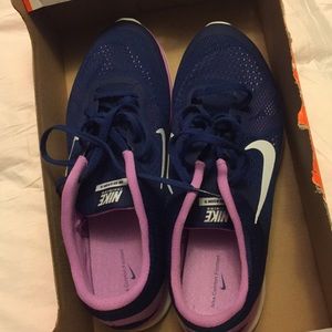 Nike training tennis shoes purple