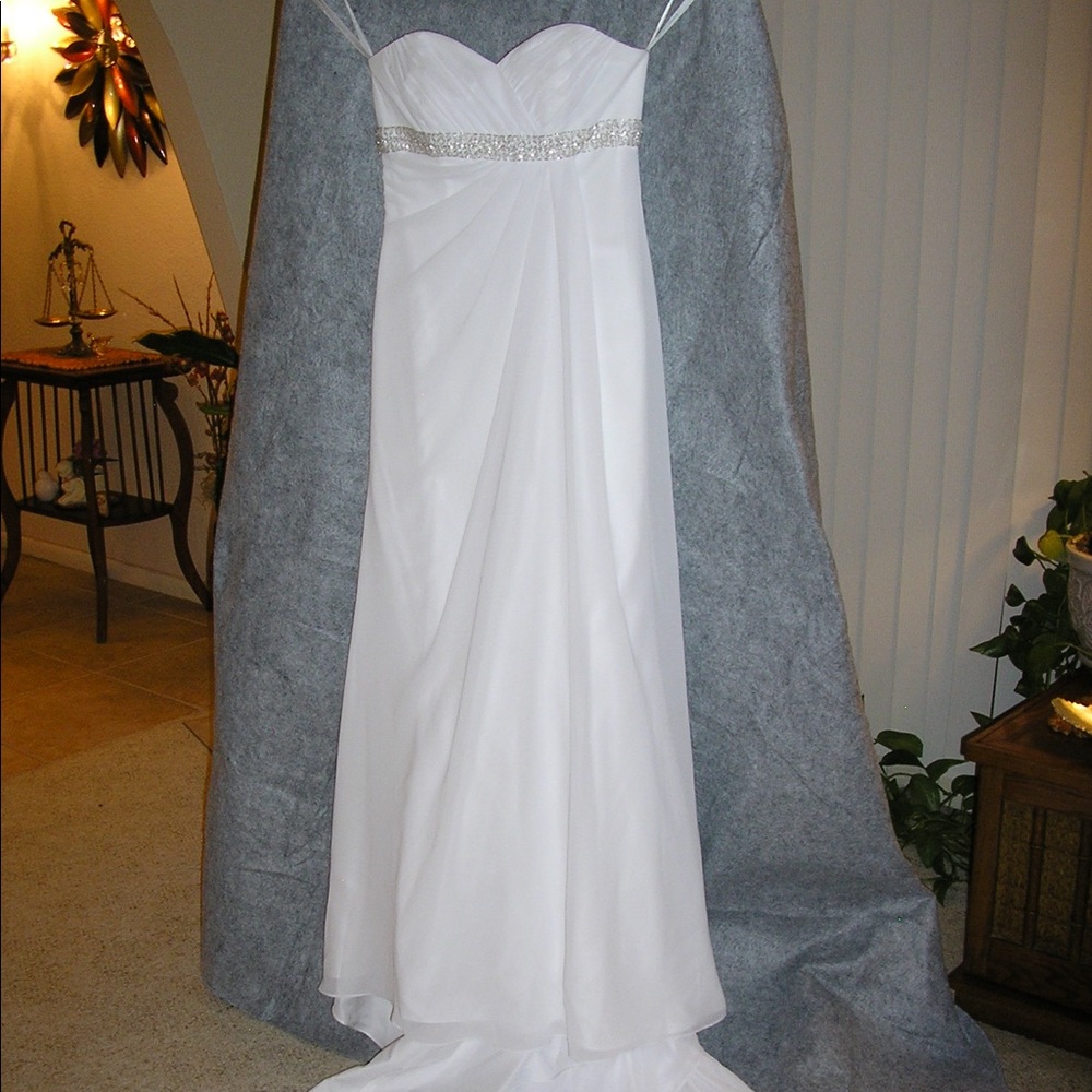 *NWT* GORGEOUS WHITE WEDDING DRESS
