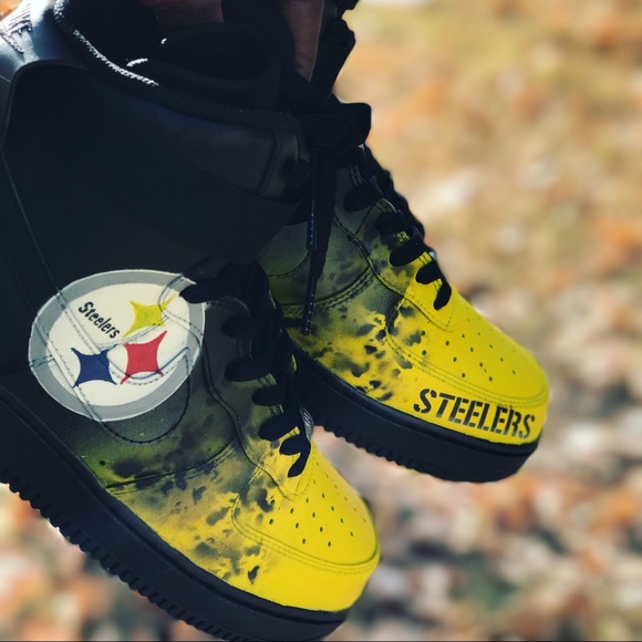 Pittsburgh Steelers custom AF1's size 9.5 NEW 200$ NWT Pittsburgh Steelers custom AF1's size 9.5 NEW 200$ NWT