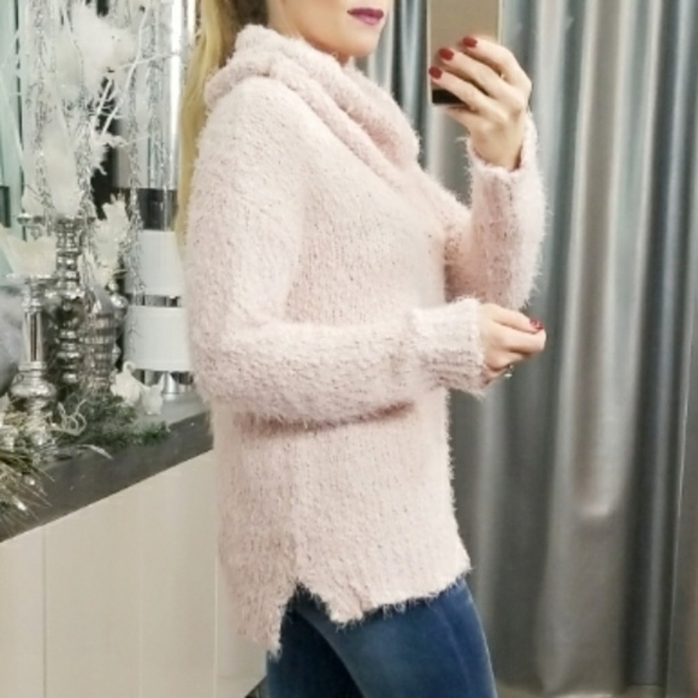 ❤LAST DAY❤BLUSH PINK FUZZY KNIT SWEATER - Picture 3 of 4