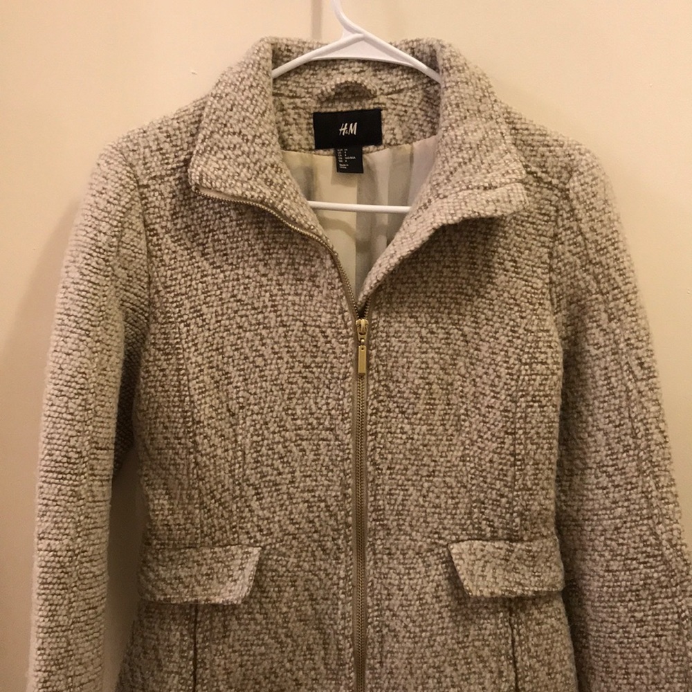 Cream and brown wool coat with zipped sleaves