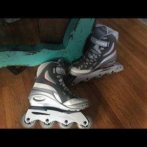 ONCE WORN size 8-9 rollerblades