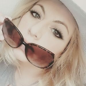 Meet your Posher, Cristina