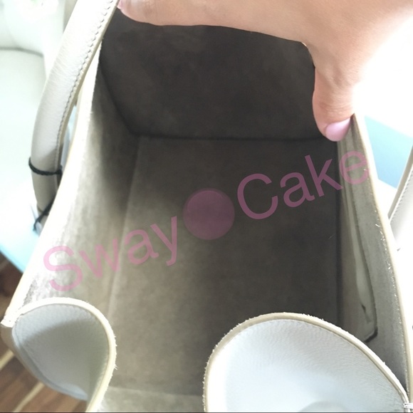 NWT CÉLINE PHANTOM Bag - Picture 4 of 8