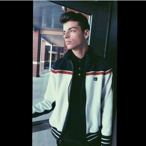 Meet your Posher, Devan