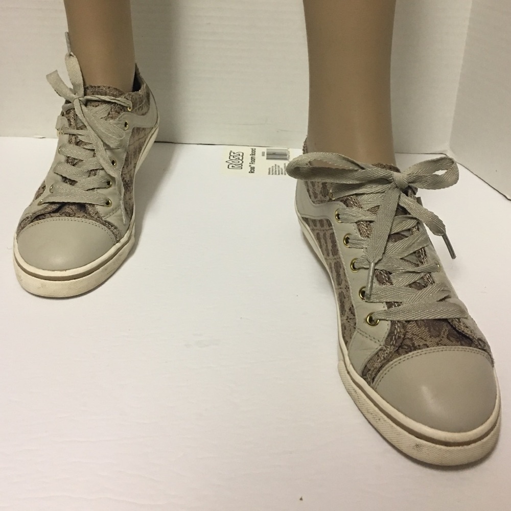 Guess Maadet Quattro G tan Lace up Sneakers Sz 8
