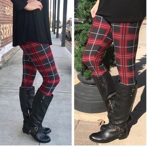 LAST PAIR💕Red Plaid Winter Holiday Leggings O/S💕