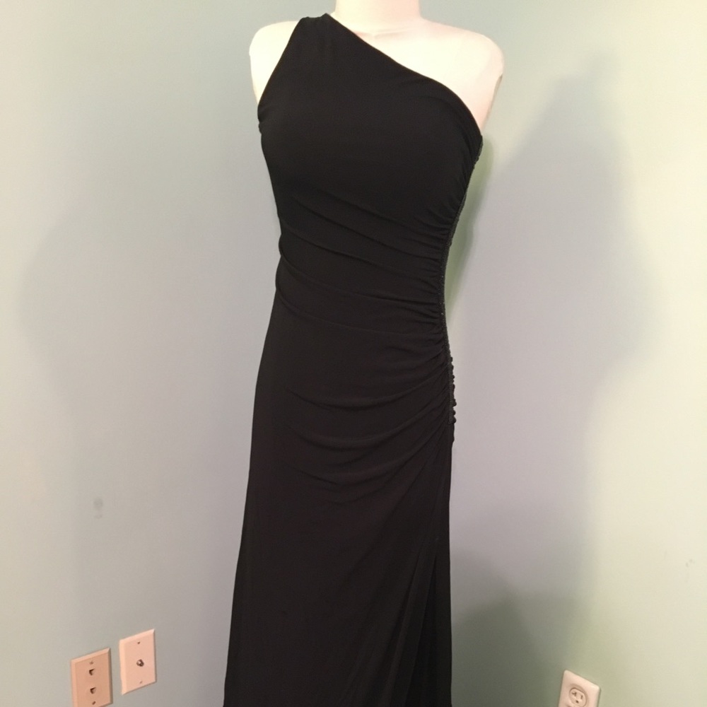 OMG I can’t believe I’m selling this dress.