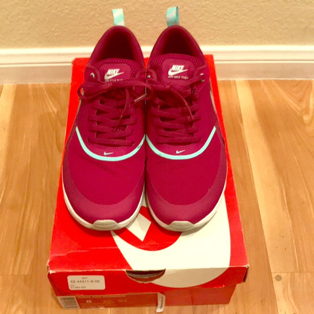 Woman’s Nike Rosherun