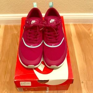 Woman’s Nike Rosherun