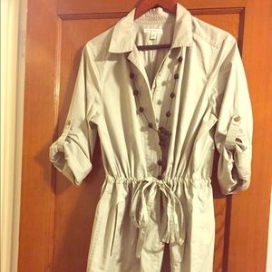 Drawstring shirt dress.