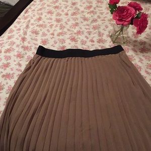 Pleated brown maxi skirt