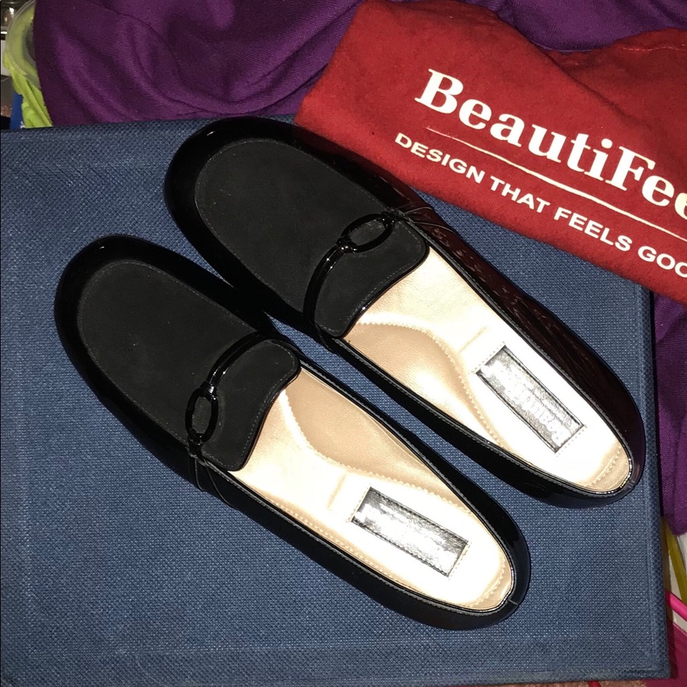 $60 (Sells $300) Handcraft leather-suede flat (38)