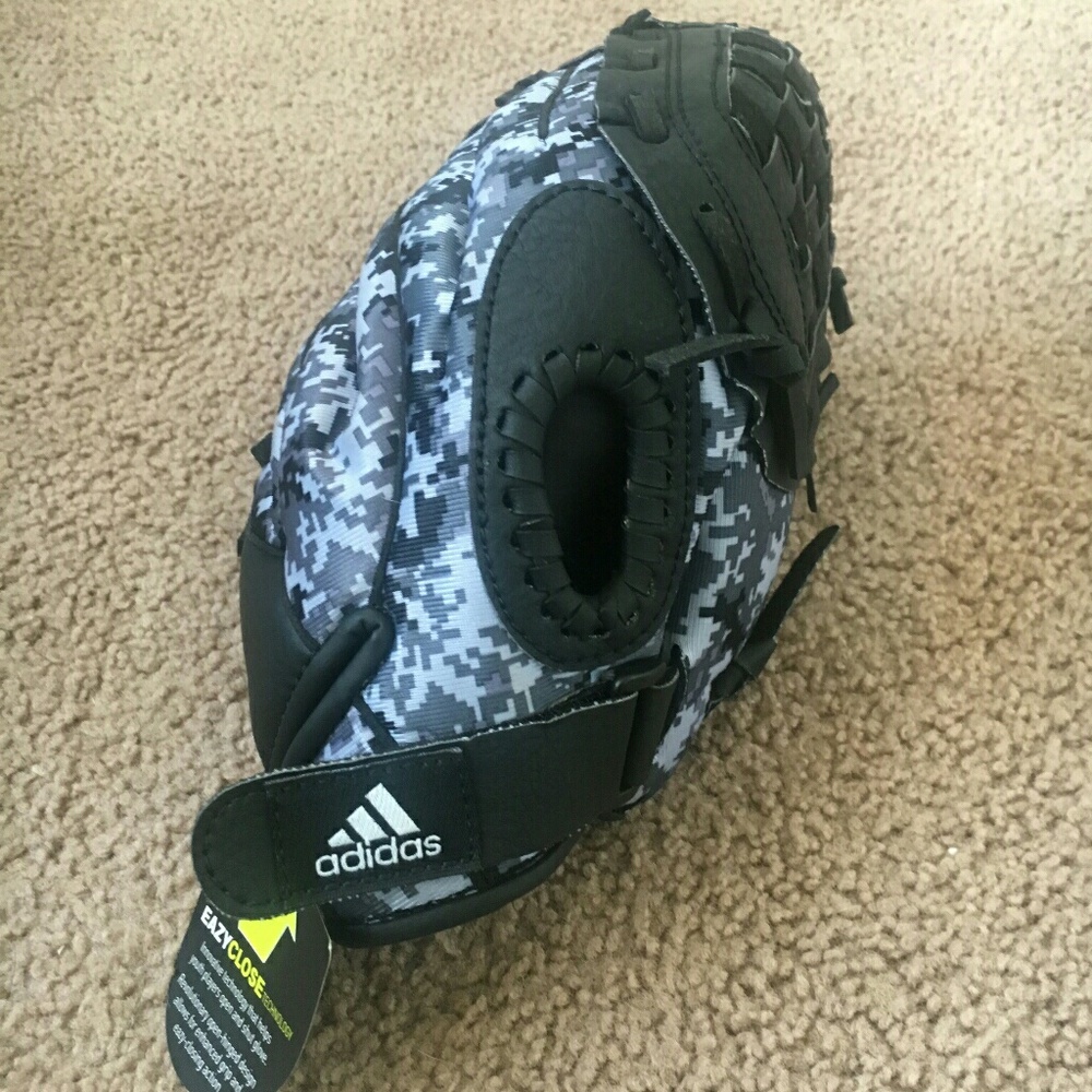 Nwt camo Adidas glove