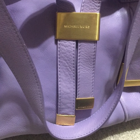 SOLD. LIKE NEW Michael Kors Bag with dust bag - Picture 4 of 6