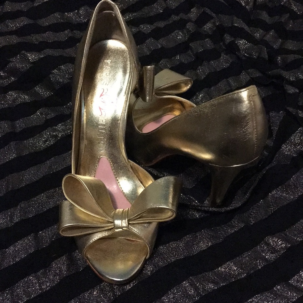 Gold bow peep toe heels