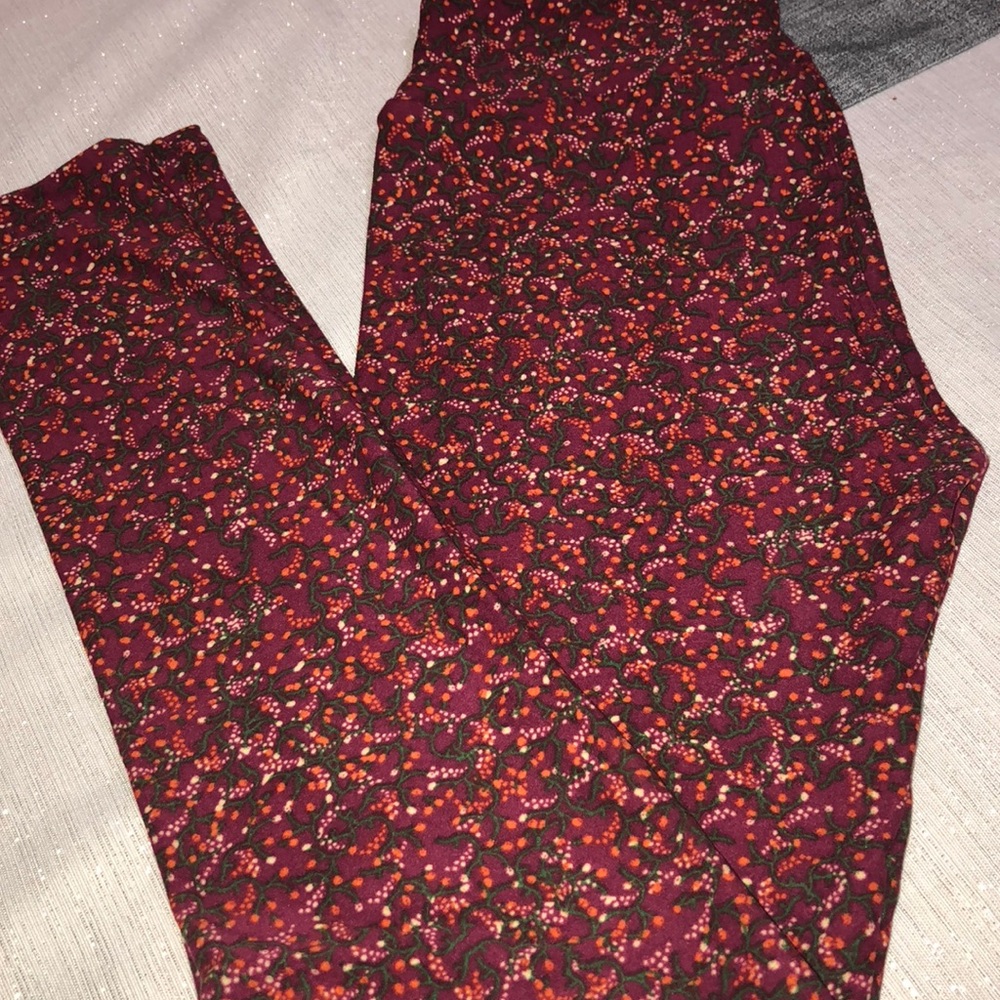 LuLa Roe Leggings fits size 2-10