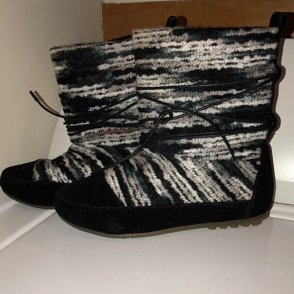 NWOT SOS ANKLE BOOTS SUEDE AND KNIT BOOTIES SIZE 5