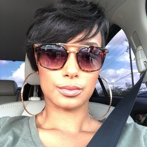 Meet your Posher, Neshia