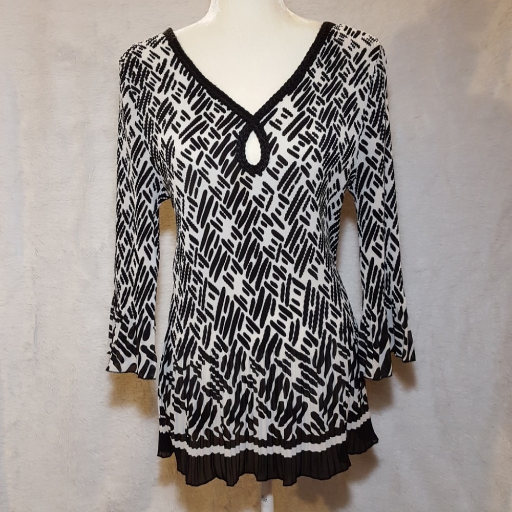 Beautiful Black and White Top