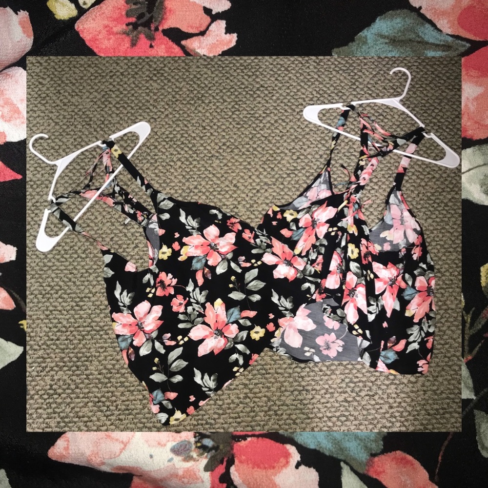 Beautiful flowered shirt!! Tie up back!