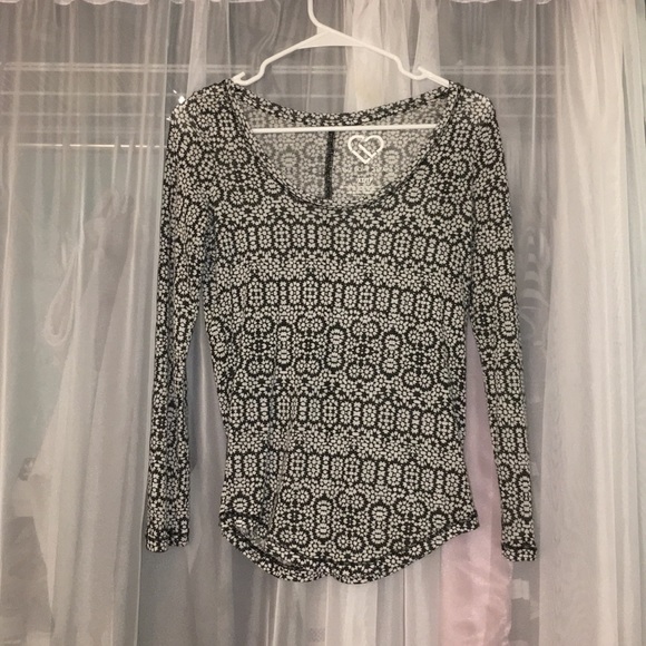 Black and white pattern long sleeve - Picture 1 of 4