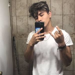 Meet your Posher, Alex