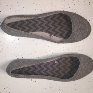 Gray flat shoes