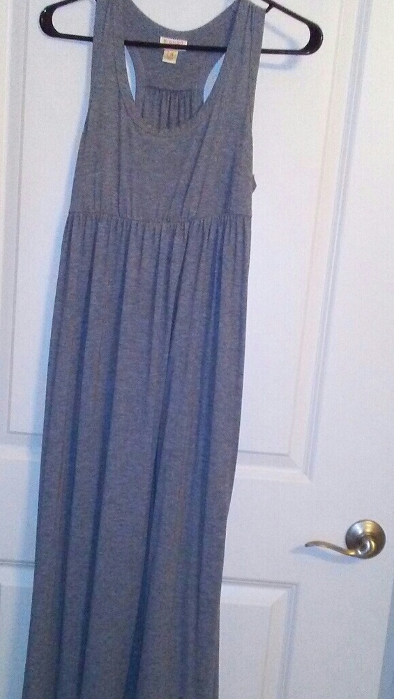 Long gray sleeveless dress
