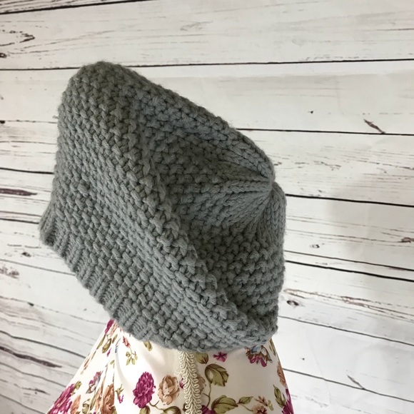 Accessories - Gray knit slouchy winter hat