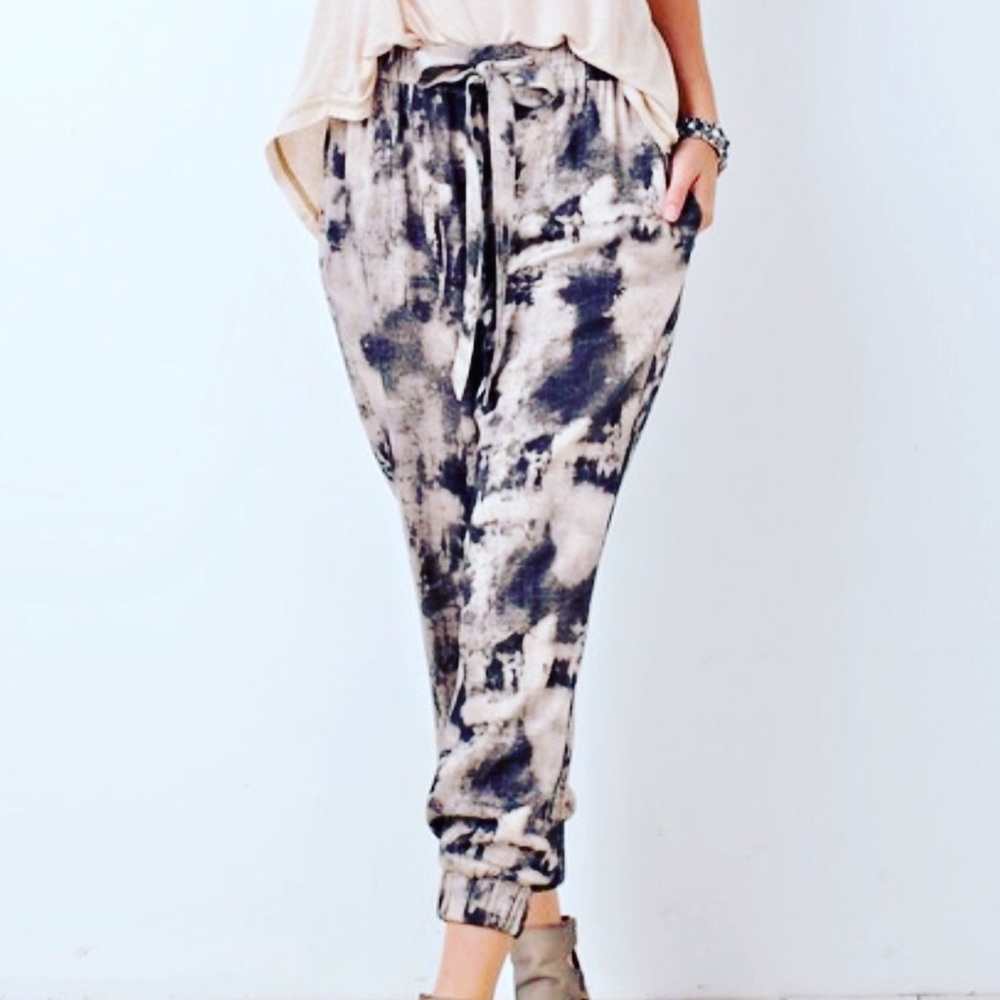 Easel tie dye joggers