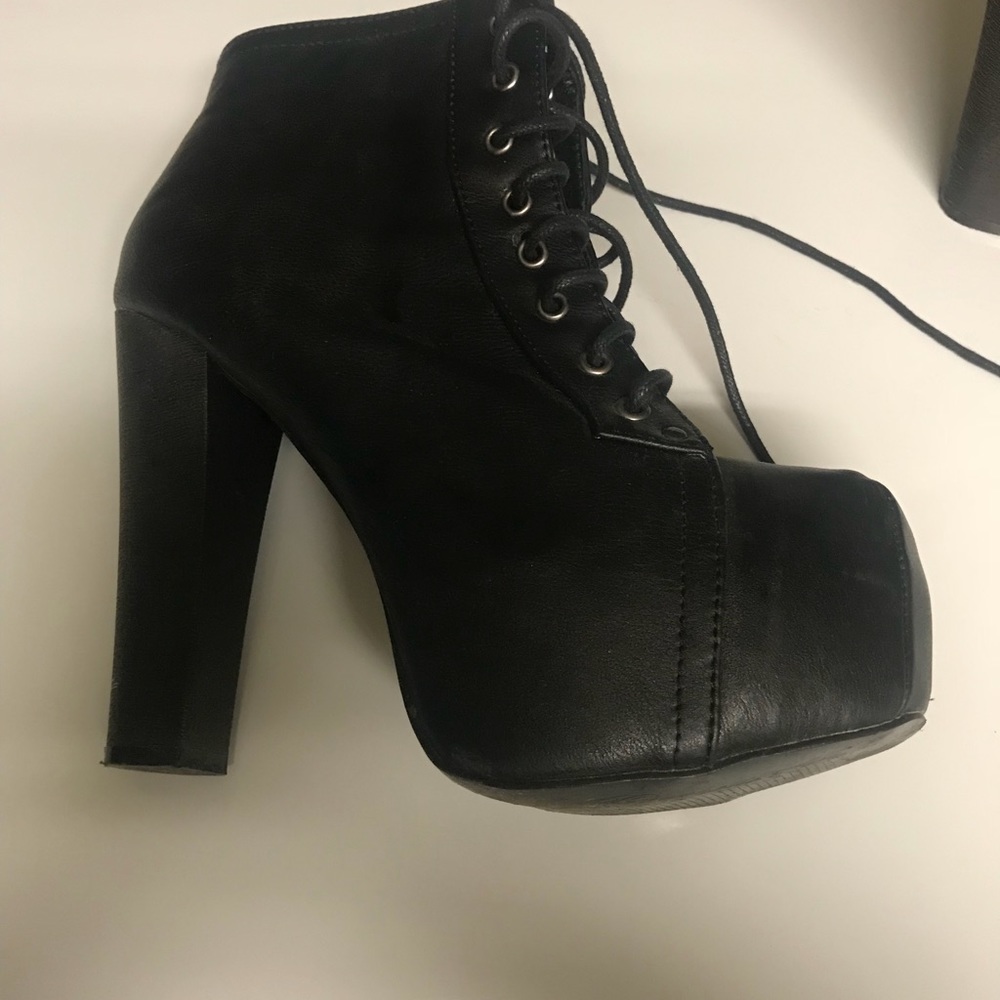 Size 8 1/2 heeled boots