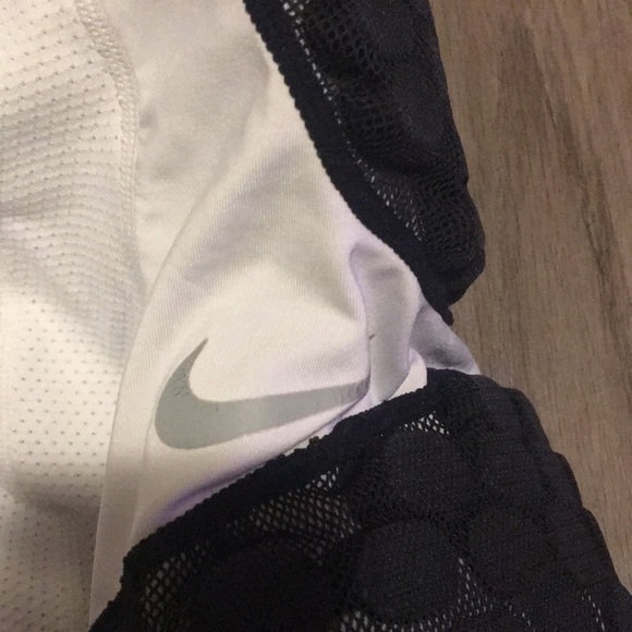 Nike Pro Combat Football leg pads SZ Medium - Picture 2 of 6