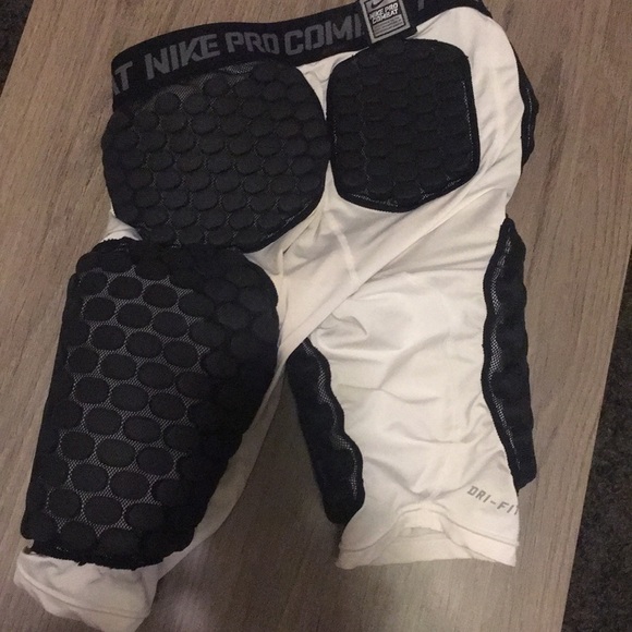 Nike Pro Combat Football leg pads SZ Medium - Picture 6 of 6