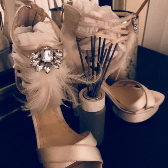 Enzo Angiolini Shoes - ⬇️enzo Angiolini white 91/2strappy 👠 for ❤️