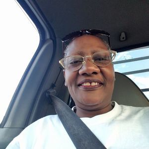 Meet your Posher, Yolanda