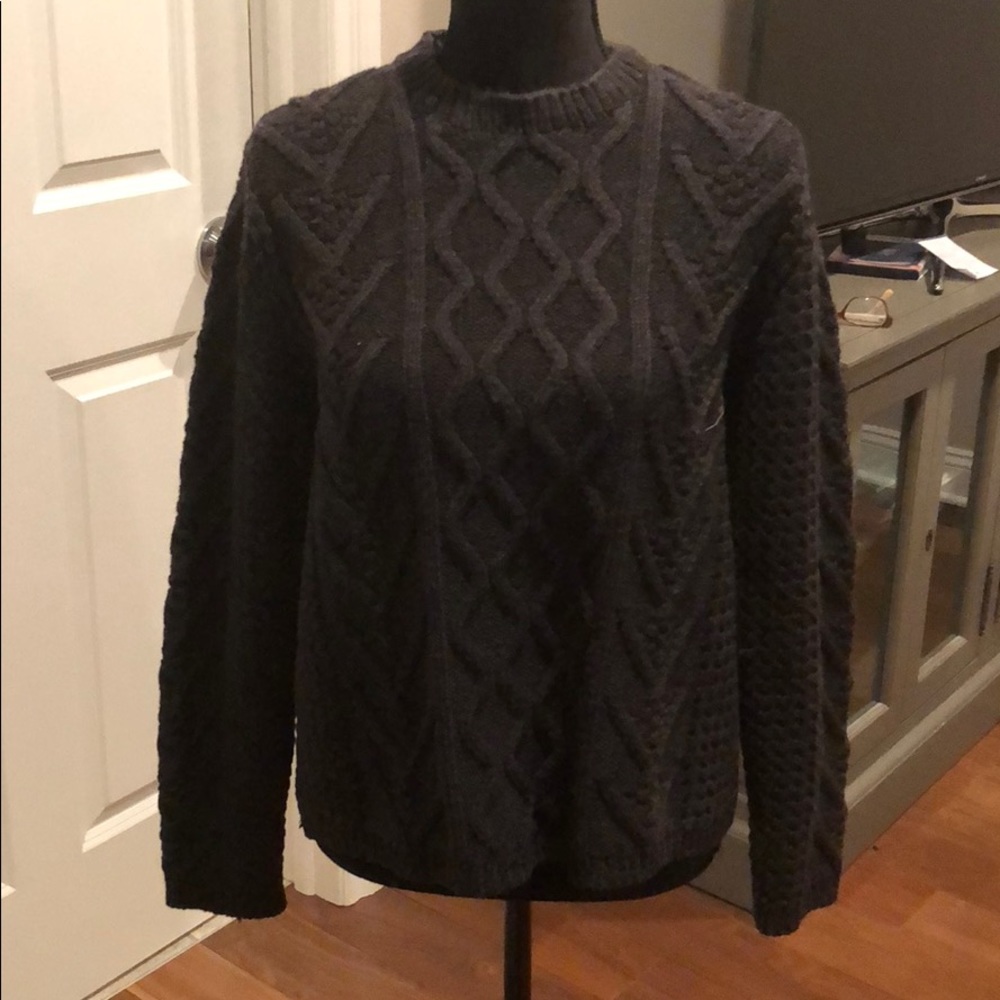 Cable knit sweater, unisex.
