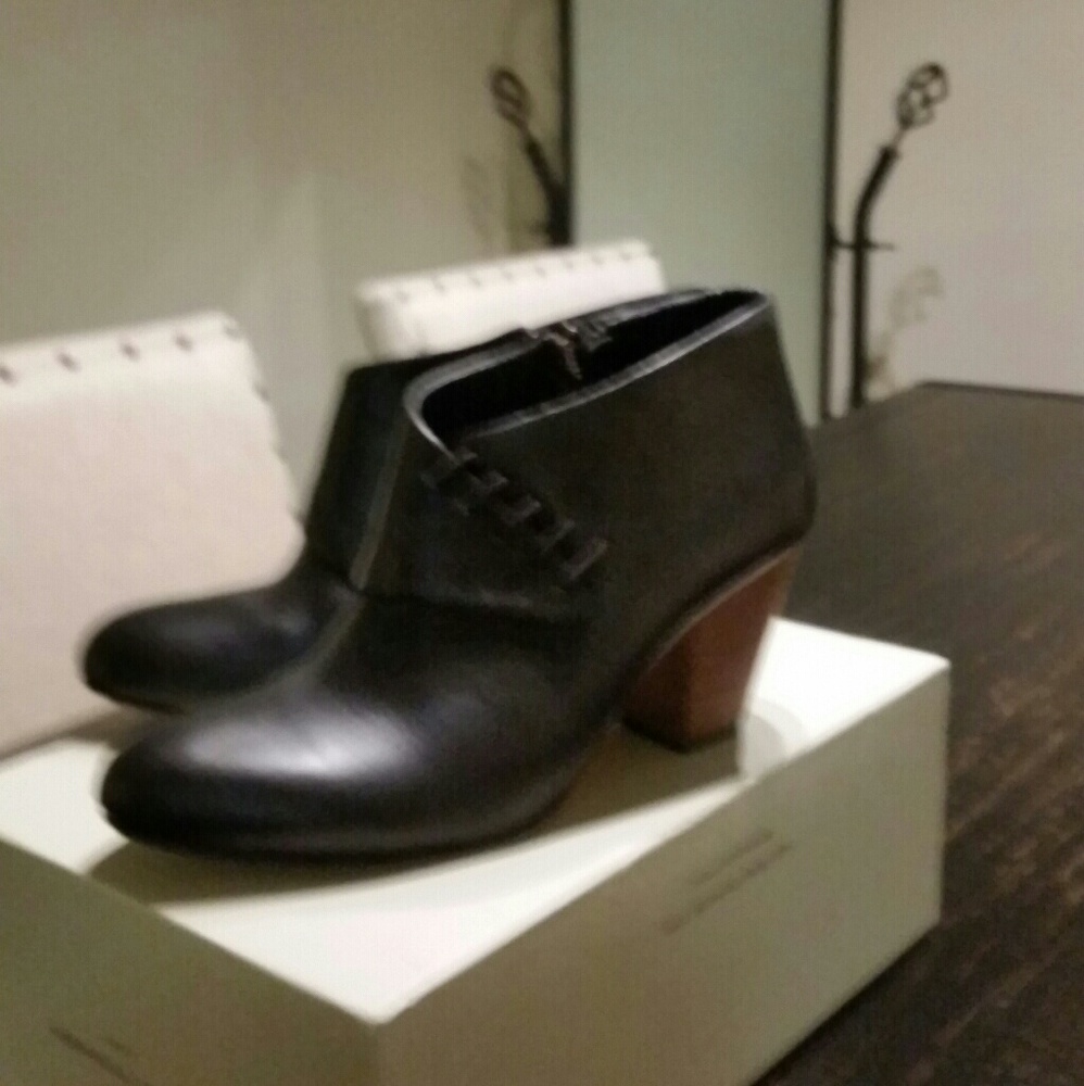 Anthro black booties (discount on bundle -10%)