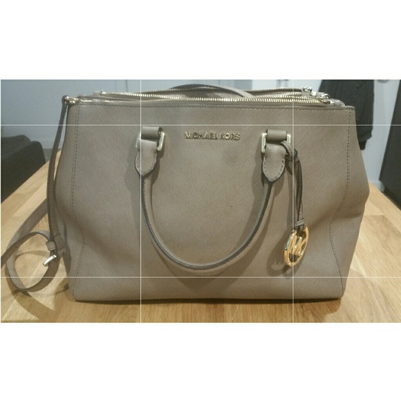 Michael Kors Handbags - 🎉FINAL DROP!🎉Gorgeous Michael Kors Handbag